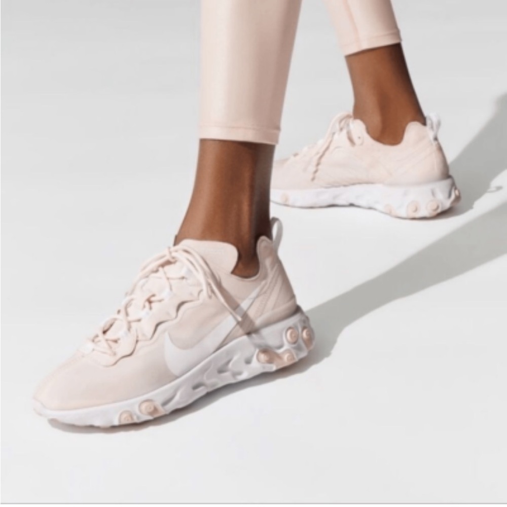 NIKE REACT ELEMENT 55 COLOR: PALE PINK/WHITE good condition size. 8.5